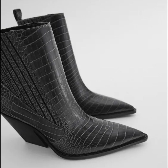 Zara Black Croc-Embossed Pointed Ankle Boots - Picture 4 of 6